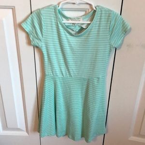 Girls short sleeve dress. Size 4. NWOT.